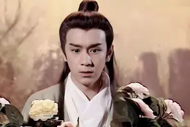 风流倜傥的段誉，为了孩子教育重回香港定居，55岁陈浩民脸部僵硬图片