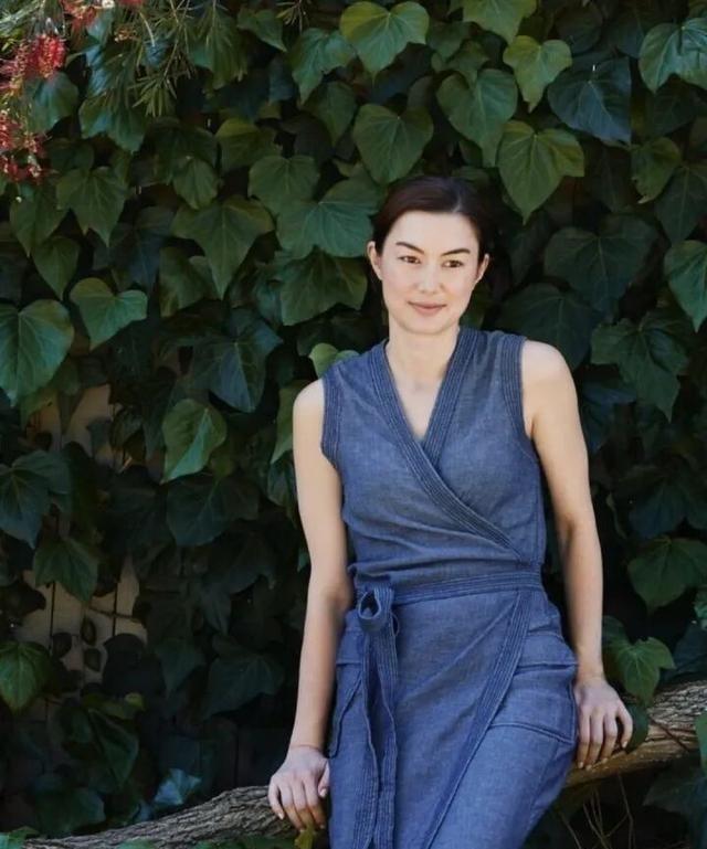 迷倒谢霆锋的玉兰油姐姐，25年后变成这样了？