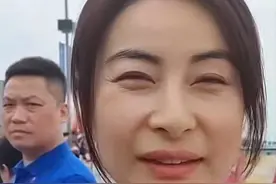 记者问霍启刚：你太太漂亮，还是妈妈漂亮？他的回答，堪称教科书图片