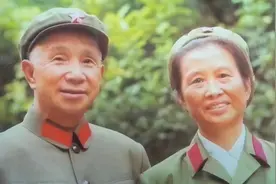 粟裕一见钟情，楚青撕碎情书：我20岁，嫁给40岁男人？图片