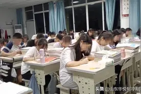 我国学生晚上九点还上课，震惊外国教师！图片