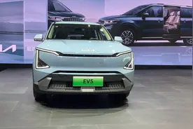 不足13万，续航提供530-720km！造型霸气配大五座，起亚EV5便宜了图片