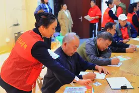 安全课堂进社区 这些公交车盲区你了解吗？图片