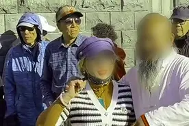 天津大爷“抢舞伴”大打出手，网友：这届老年人玩得真“花”图片