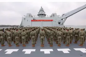 解放军大动作开始了，纵穿南海投送500余装备，打开了破局新思路图片