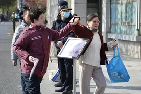 旗开得胜！2025年高考首考拉开序幕（组图）图片