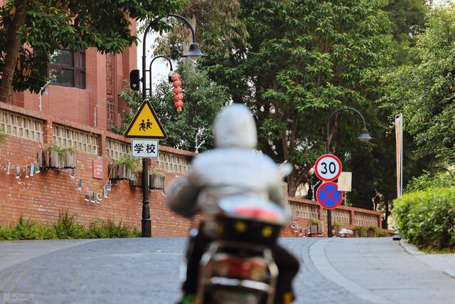 原来海边城市可以这么安静！福州：满城榕树下，藏着最真实的闽都