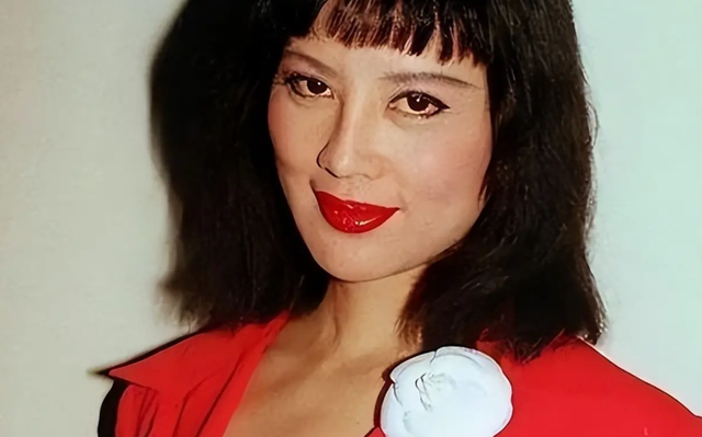 她是中国第一美妇，坐牢、离婚、拍三级片，还因太美被克林顿接见