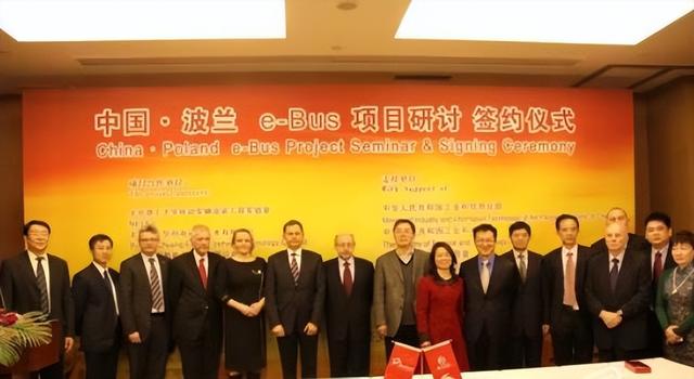 中波会晤发表共同文件	，波兰承诺：确保中欧班列的安全畅通