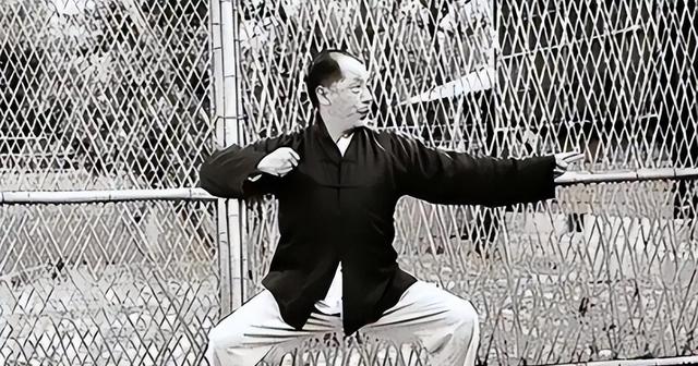 张学良被囚54年，生活奢华，月经费超北京人均工资400多倍