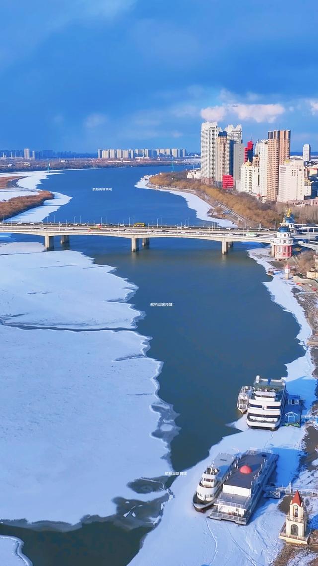 哈尔滨 4 月限定快乐：松花江跑冰排 + 早市烟火，错过等一年