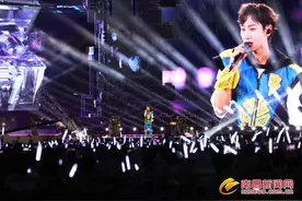 汪苏泷2025巡回演唱会「十万伏特2.0」南昌站热力开唱图片