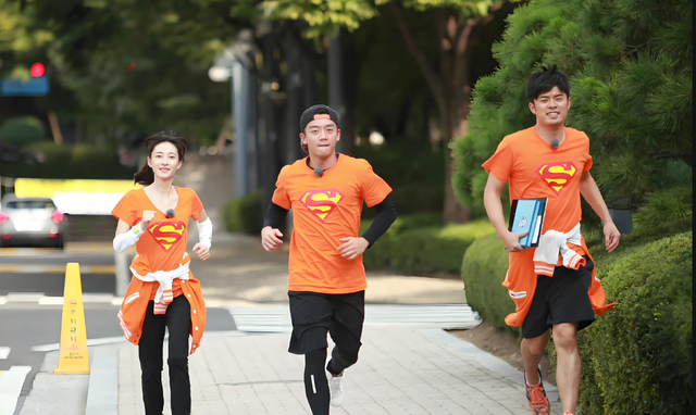 王丽坤跑步：能驯服早晨的人	，早已驯服了人生