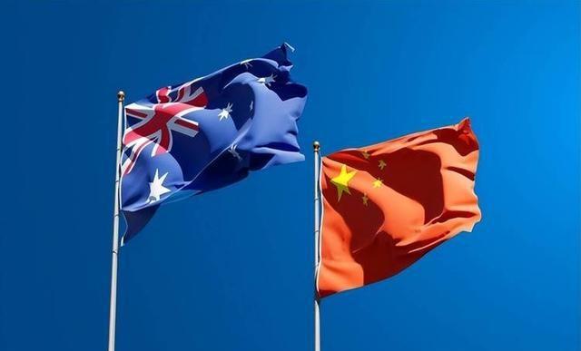 中国首次提“侵略”2字，高市早苗甩出妙计，把日本的帮手全找来