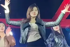 因繁峙社火而火出国的“小姐姐”，网友喊话：山西有自己的陈德容图片