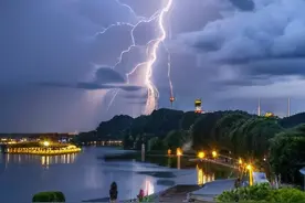 雷电的神秘面纱：那些鲜为人知却又令人称奇的自然现象图片