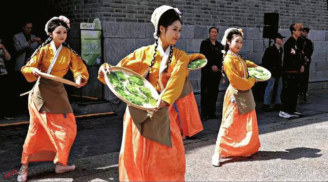 马帮巡游、非遗手作体验、落日合唱……多元活动轮番登场 太原钟楼街春日活力全开
