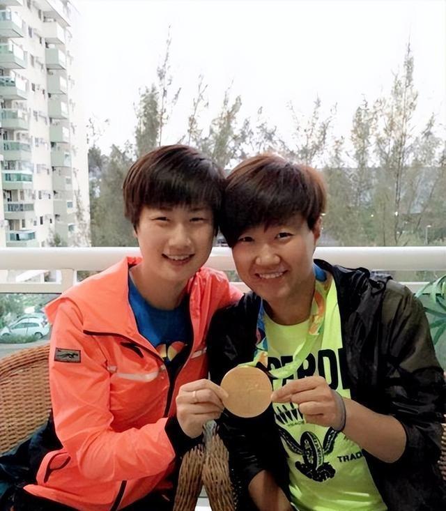 原来他是乒乓球奥运冠军丁宁的父亲，难怪退役后她能在北京当校长