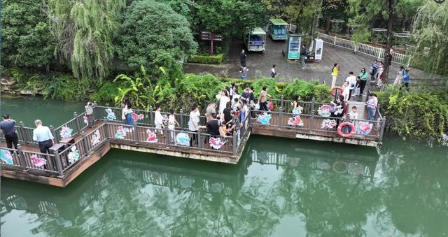 【网络中国节·中秋】人气十足！皇藏峪好热闹！