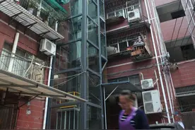 怎么才能解决老年人上下楼梯的困境？难道只有加装电梯一条路吗？图片