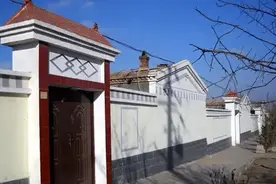 农村盖房喜欢坐北向南，宅院大门喜欢开向东南，为啥？图片