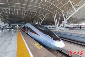 京广高铁实现全线时速350公里运营，武汉铁路枢纽地位进一步凸显图片