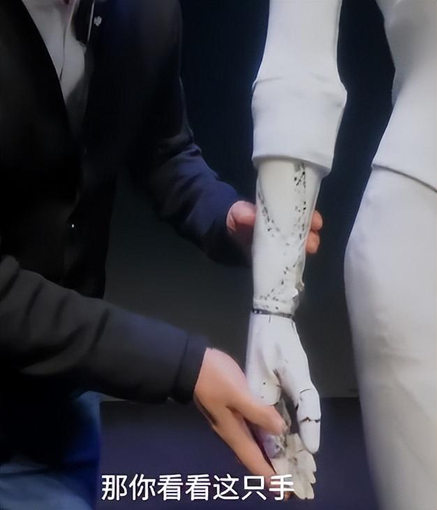 小鹏的首款女机器人，在全网火了，雷军说过的话，终于有人信了