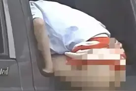 憋不住！女子在高速公路上就地小便！网友：这算光明正大抗议吗？图片