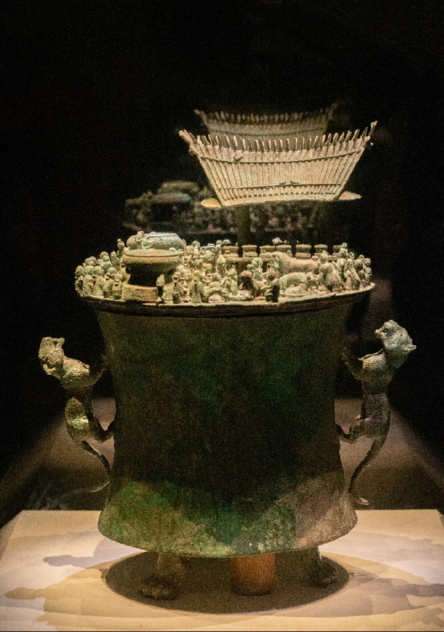滇池池上云悠悠，归来依旧是春城