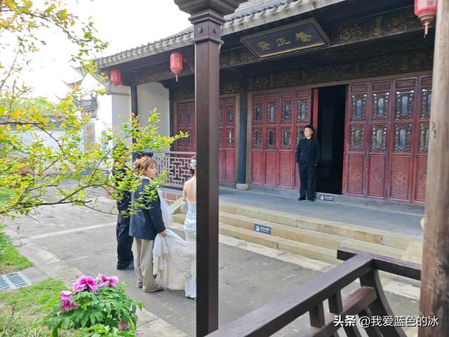 闲逛菏泽市老城曹州。这里的慎思园成了婚纱照的网红天堂了