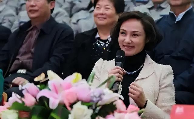 郭晶晶没想到，移居美国惨遭丈夫抛弃的高敏，已走上另一条上坡路