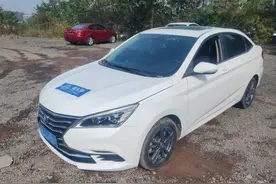 2万预算买辆代步车，这辆开了5年的长安逸动DT是个好选择吗？图片