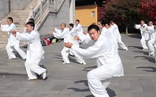 练拳总耸肩夹肘？4步做到真沉肩坠肘，劲不卡脖子。