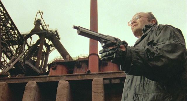 好莱坞的军火库：深度揭秘“机械战警”的武器选用与改装