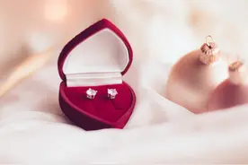 两性情感相处：送女生什么礼物比较好图片