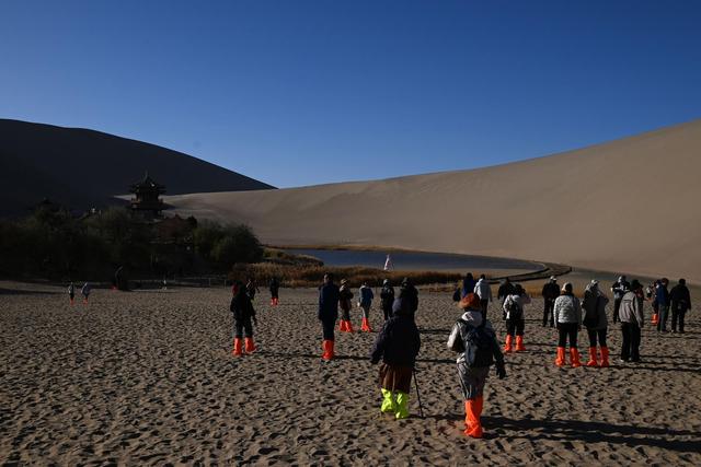 敦煌：大漠如画冬景迎客来