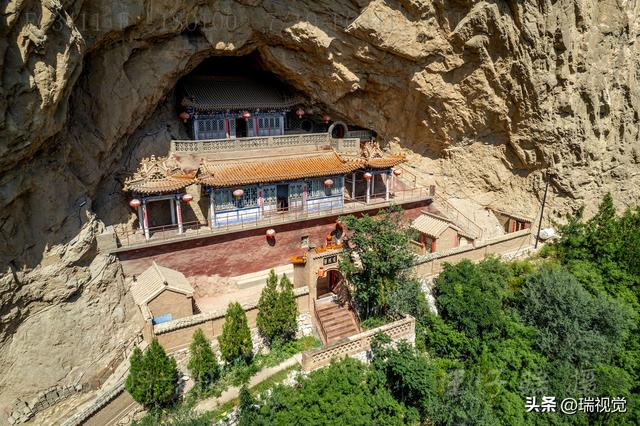 晋北“迷你悬空寺”藏不住了！1.5小时打卡“洞寺双璧”丨灵丘