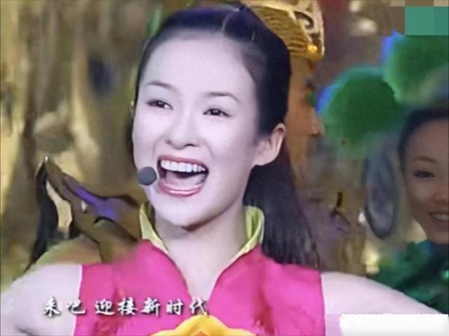 离春节不到两个月	，46岁章子怡再次官宣喜讯，撕碎汪峰仅剩的体面