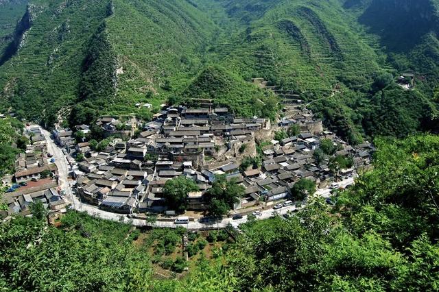京西悬崖藏600年古镇！惊现"北方布达拉宫"央视取景地藏风水玄机