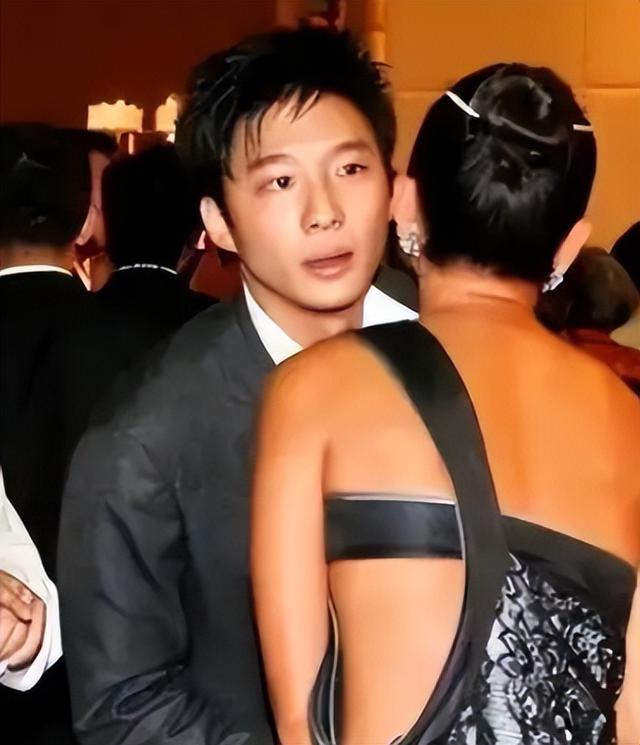 郭晶晶也没想到，79岁公公霍震霆再破天花板，让整个豪门圈沉默了