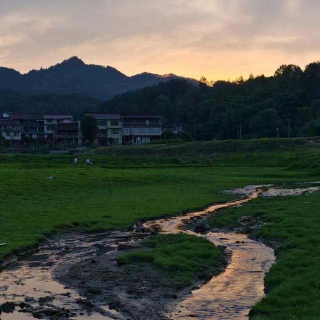 红寺湖景区恢复开园！游船再次犁开湖面→