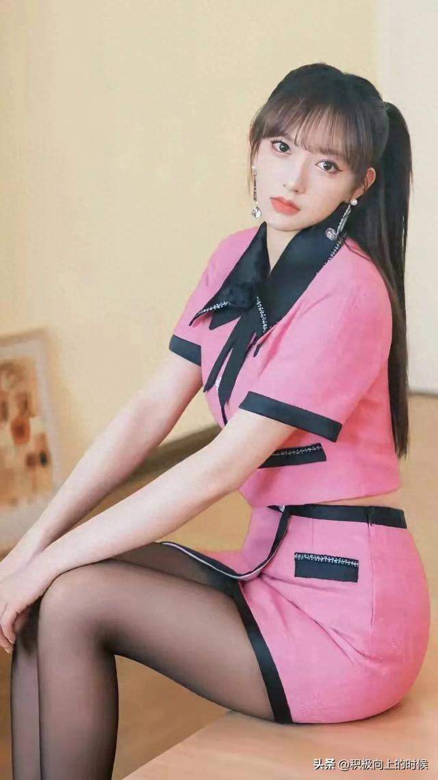 黑丝粉红女郎｜程潇