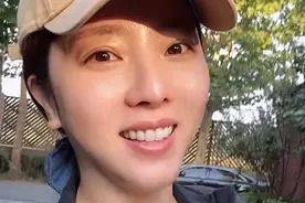 李思思自驾1300公里买小狗，9岁大儿子露脸，皮肤偏黑，五官秀气图片