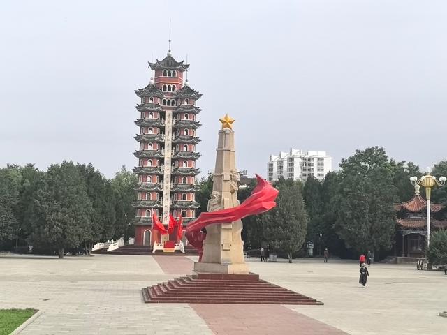 甘肃会宁红军长征胜利会师景区 有多个新老景观讲述着这一辉煌历史