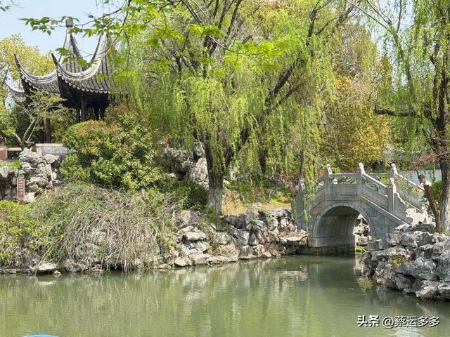 清明访千灯，顾园寄幽思