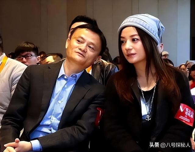 落地凤凰不如鸡！赵薇回老家探亲，全副武装包裹，不敢露脸怕见人