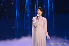 2025春晚王菲沉默45秒，收视率却大涨！解密声乐密码：暴力留白！图片