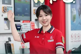 立减0.8元/升！趁早加满！图片