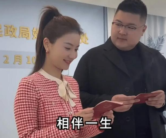 猴哥官宣离婚不到两天，令人恶心的一幕上演，黄晓明也被牵连
