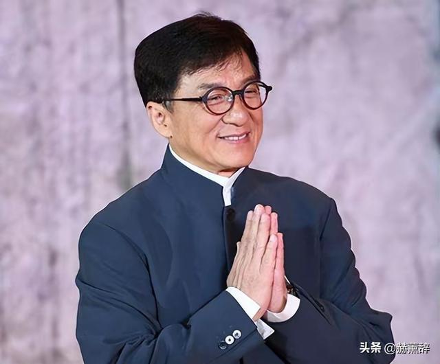 官媒对成龙的称呼变了，三字之差释放强烈信号，王晶的话有人信了